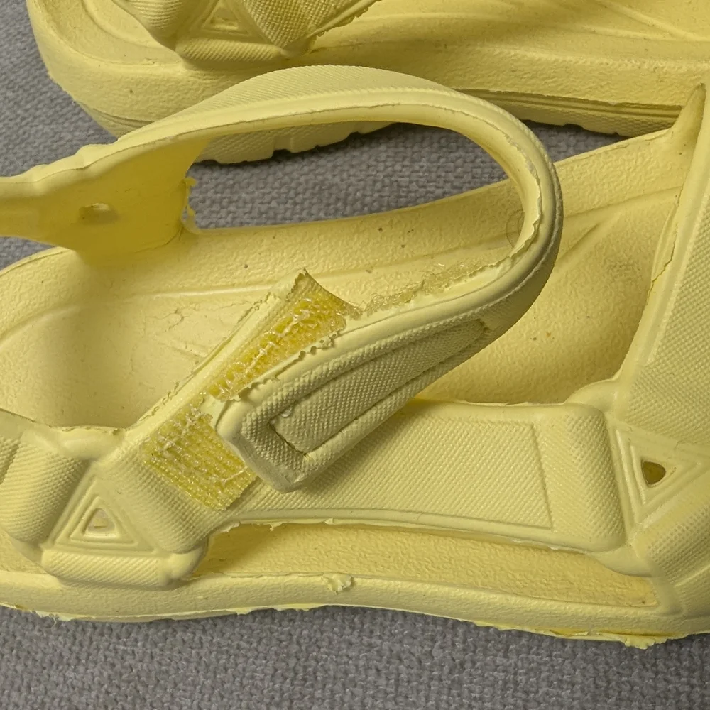 4 pair Twins Kids Yellow and Pink scandals (size 9 and 10)
